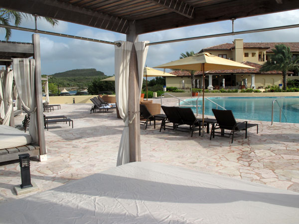 Cabanas aan het zwembad