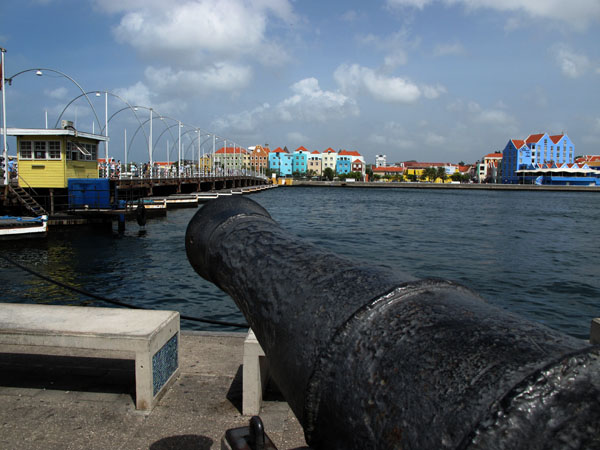 Pontjesbrug naar Otrabanda